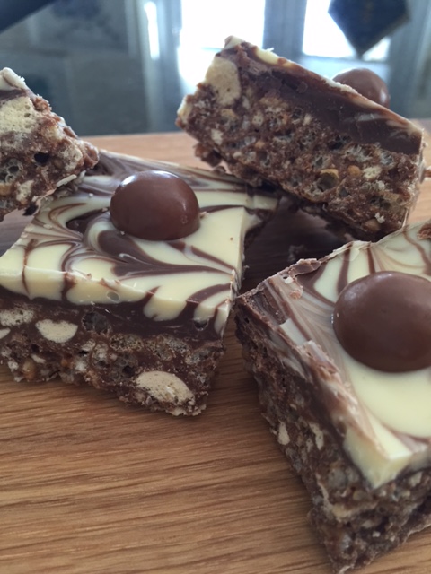 maltesers, rice krispies, no bake, treats, cozebakes, kids party ideas, food for kids parties, chocolate squares