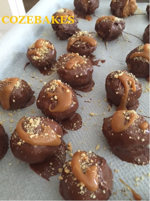 banoffee, banoffee bites, no bake treats, cozebakes, caramel, dulce de leche, banana, digestives