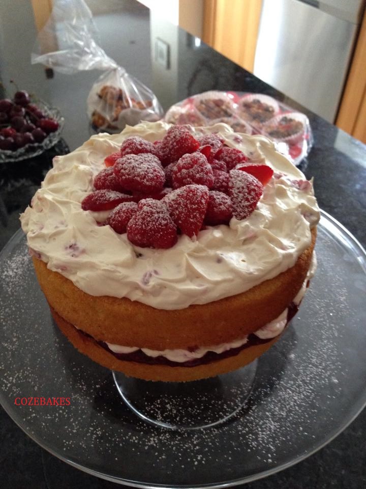 victoria sponge, gluten free victoria sponge, gluten free baking, gluten free sponge, coeliac friendly, coeliac baking, easy bakes, cozebakes