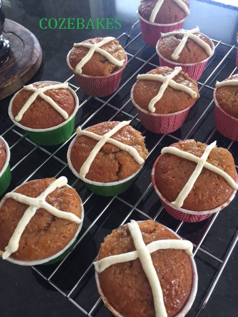 hot cross bun cupcakes, cozebakes, easter bakes, hot cross buns, no yeast bakes, baking heaven magazine