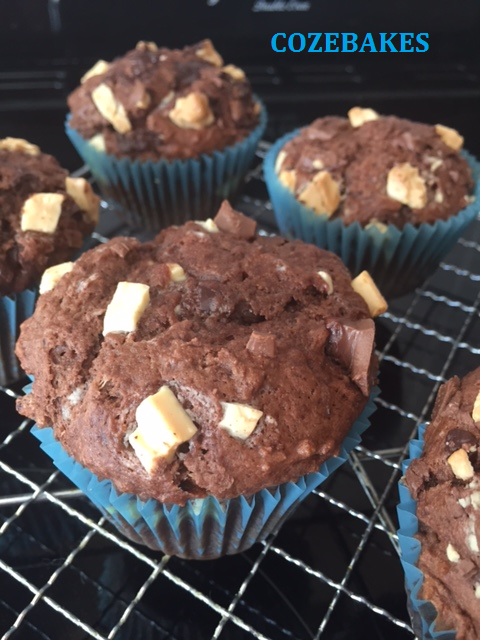 muffins, chocolate muffins, double chocolate muffins, cozebakes, perfect muffins