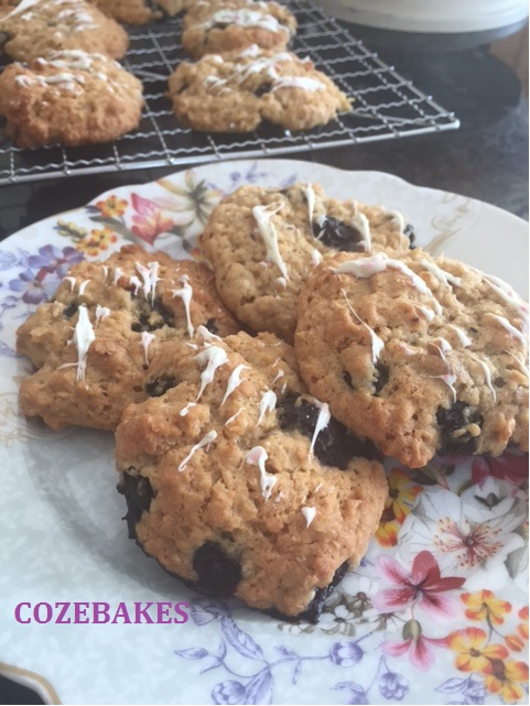 oat cookies, blueberry cookies, cozebakes, healthy cookies, reduced sugar cookies, oat and blueberry cookies